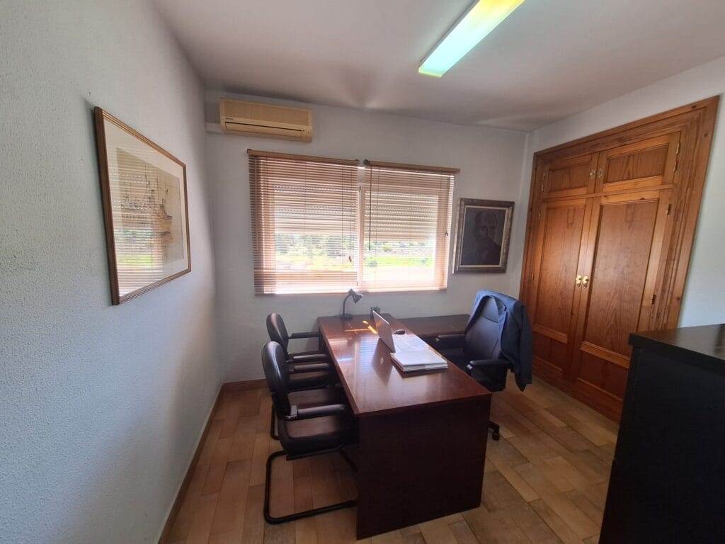 Despacho del abogado en Huelva Jesús Núñez para atención presencial a clientes.